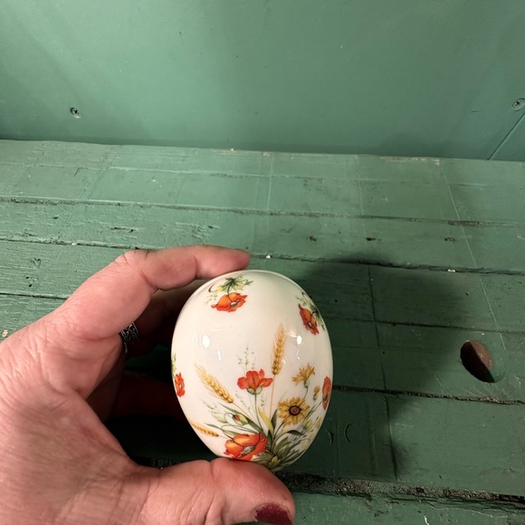 Lefton Egg Shaped Trinket Dish With Floral Motif - Picture 8 of 10